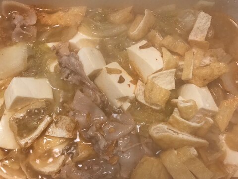 キムチ鍋の素で豆腐と白菜、豚薄切り肉の鍋